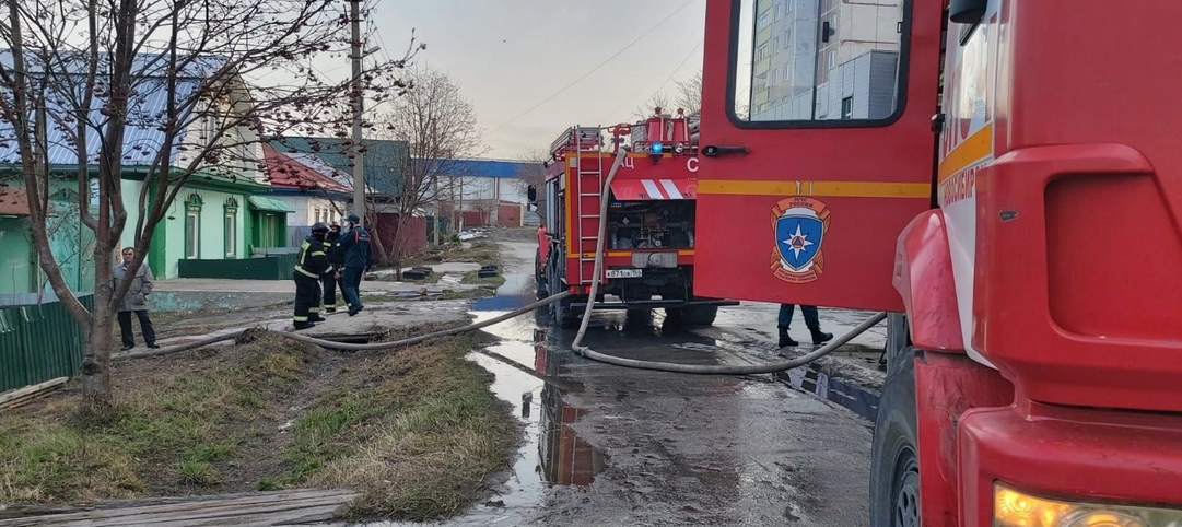 СК устанавливает причины гибели трёх мужчин на пожаре в Новосибирске