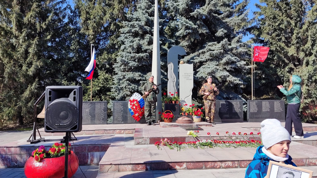 «Бессмертный полк» прошел в Новосибирске по улицам Нижней Ельцовки
