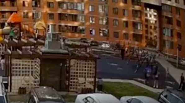 В новосибирском ЖК &laquo;Марсель&raquo; брат и сестра избили сверстника на