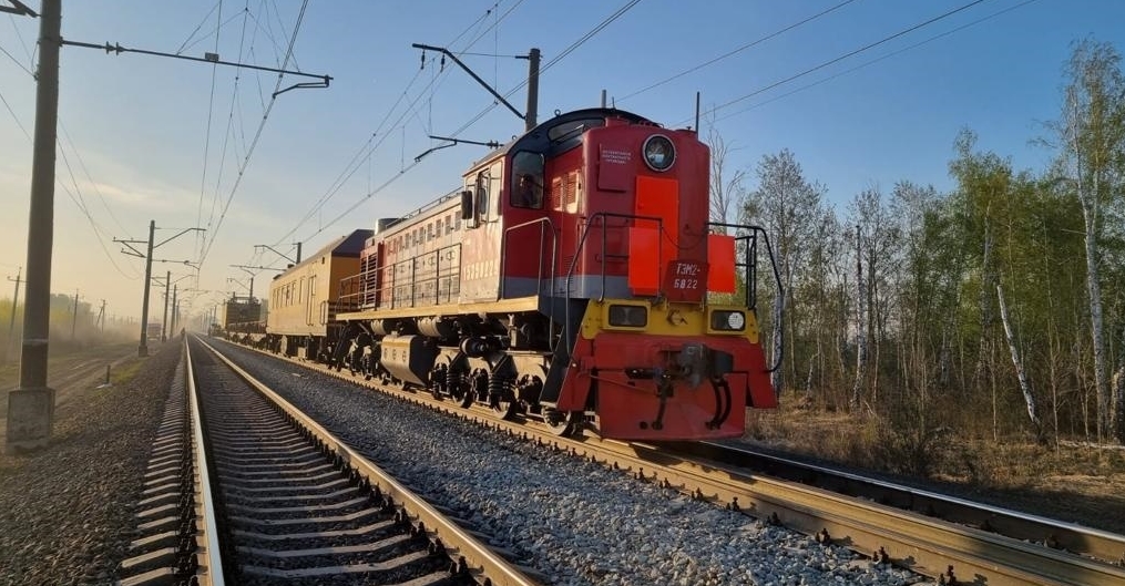 Под Новосибирском электровоз сбил трёх дорожных рабочих: погиб