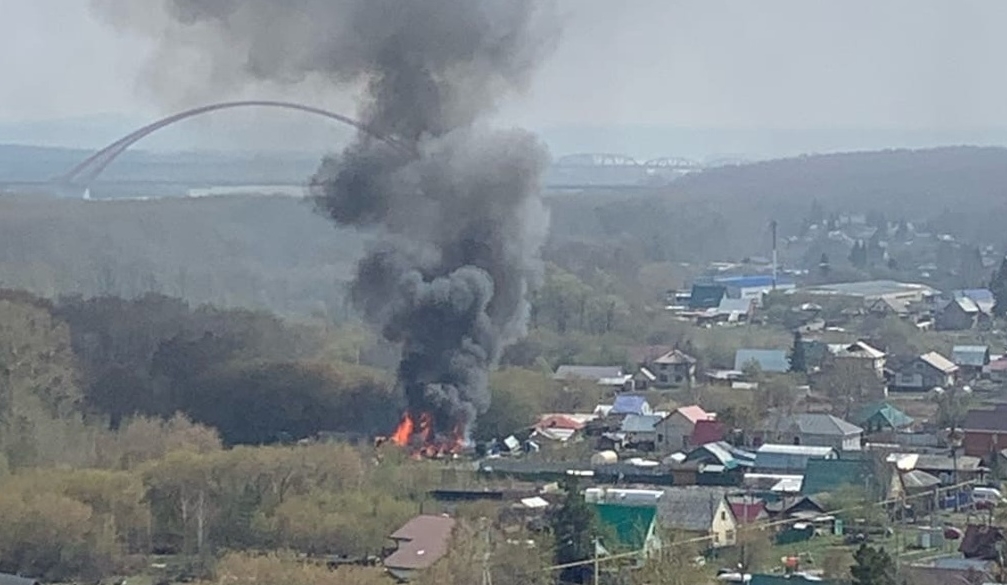 В Новосибирске вспыхнул дом на улице Тракторной