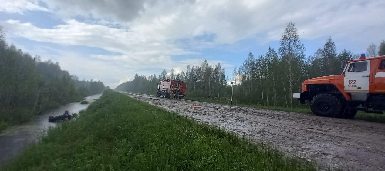 Под Новосибирском погибли два пассажира утонувшего в кювете LIFAN