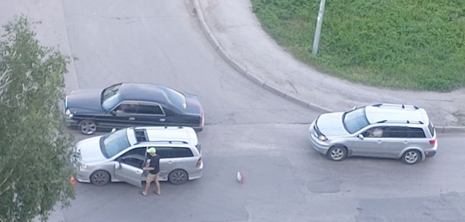 В Новосибирске Toyota сбила самокатчика на Полтавской