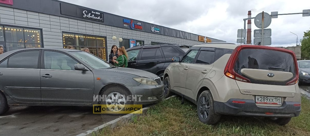 Водитель &laquo;Мустанга&raquo; устроил массовое ДТП с пострадавшей под