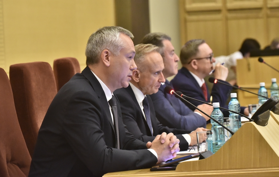 Региональные депутаты обсудили с губернатором поправки в бюджет