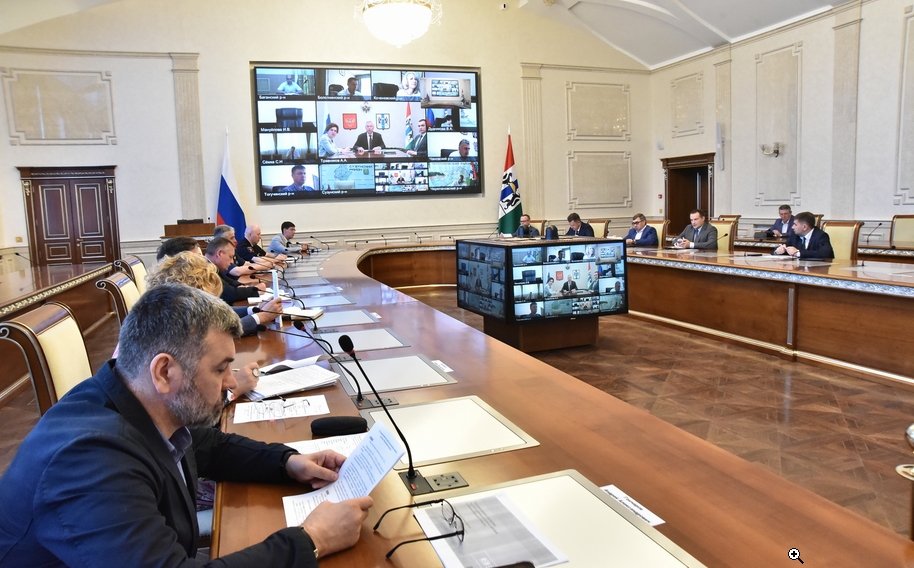 Губернатор взял на контроль исполнение социальных обязательств в