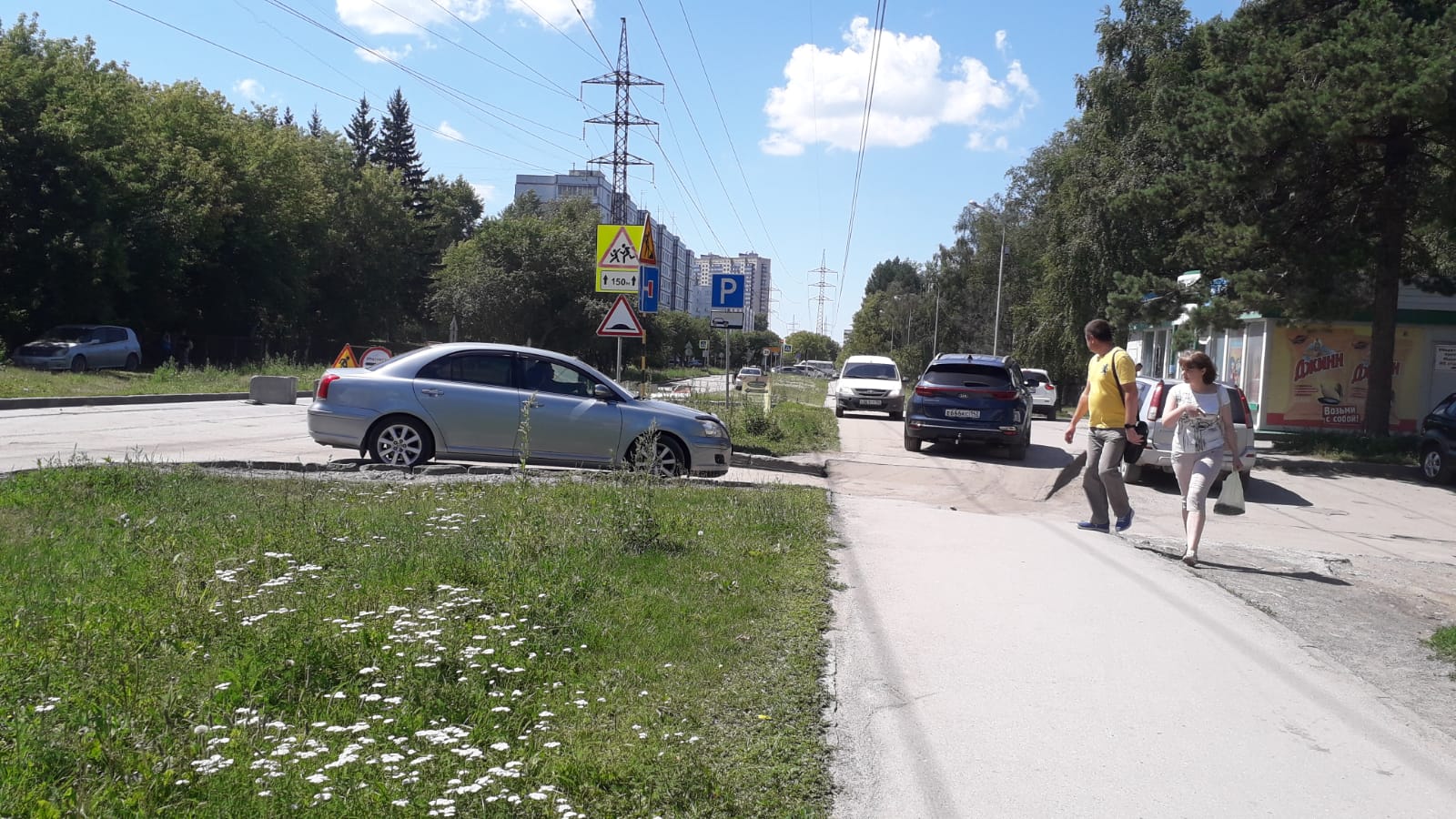 В Академгородке тротуар на ул. Иванова открыли для движения машин