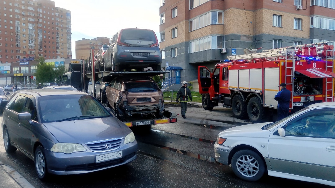 На Шлюзе из попавшей в аварию фуры вылилось топливо