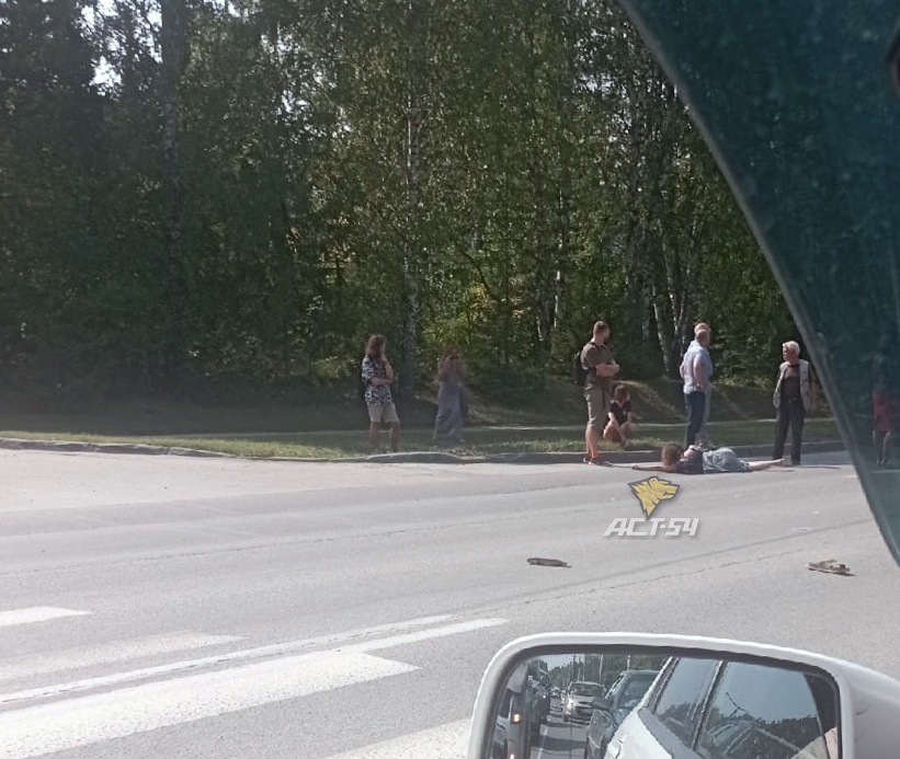 В Академгородке Lada Granta сбила девушку на пр. Лаврентьева