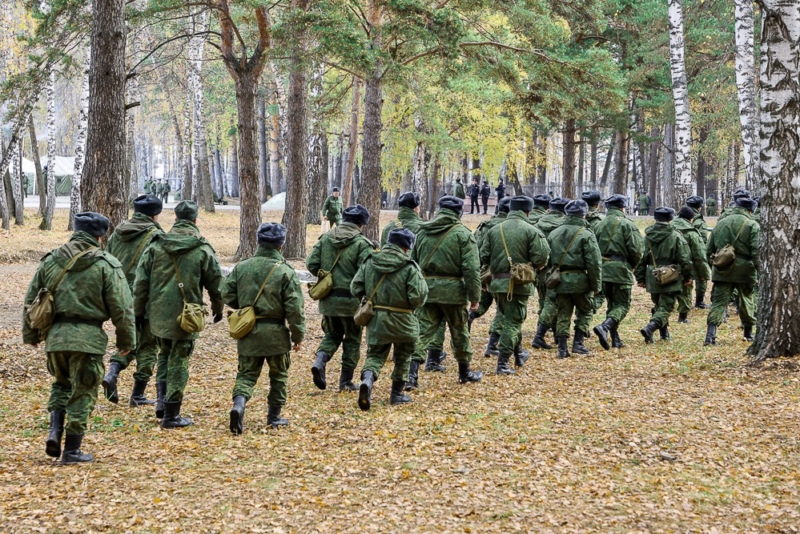 Как мобилизованные проходят обучение на полигоне НВВКУ