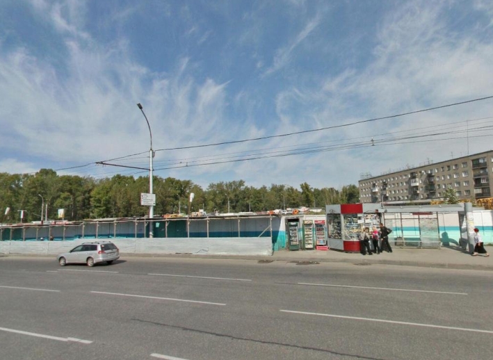 В Новосибирске Pontiac сбил женщину с годовалым ребёнком в коляске