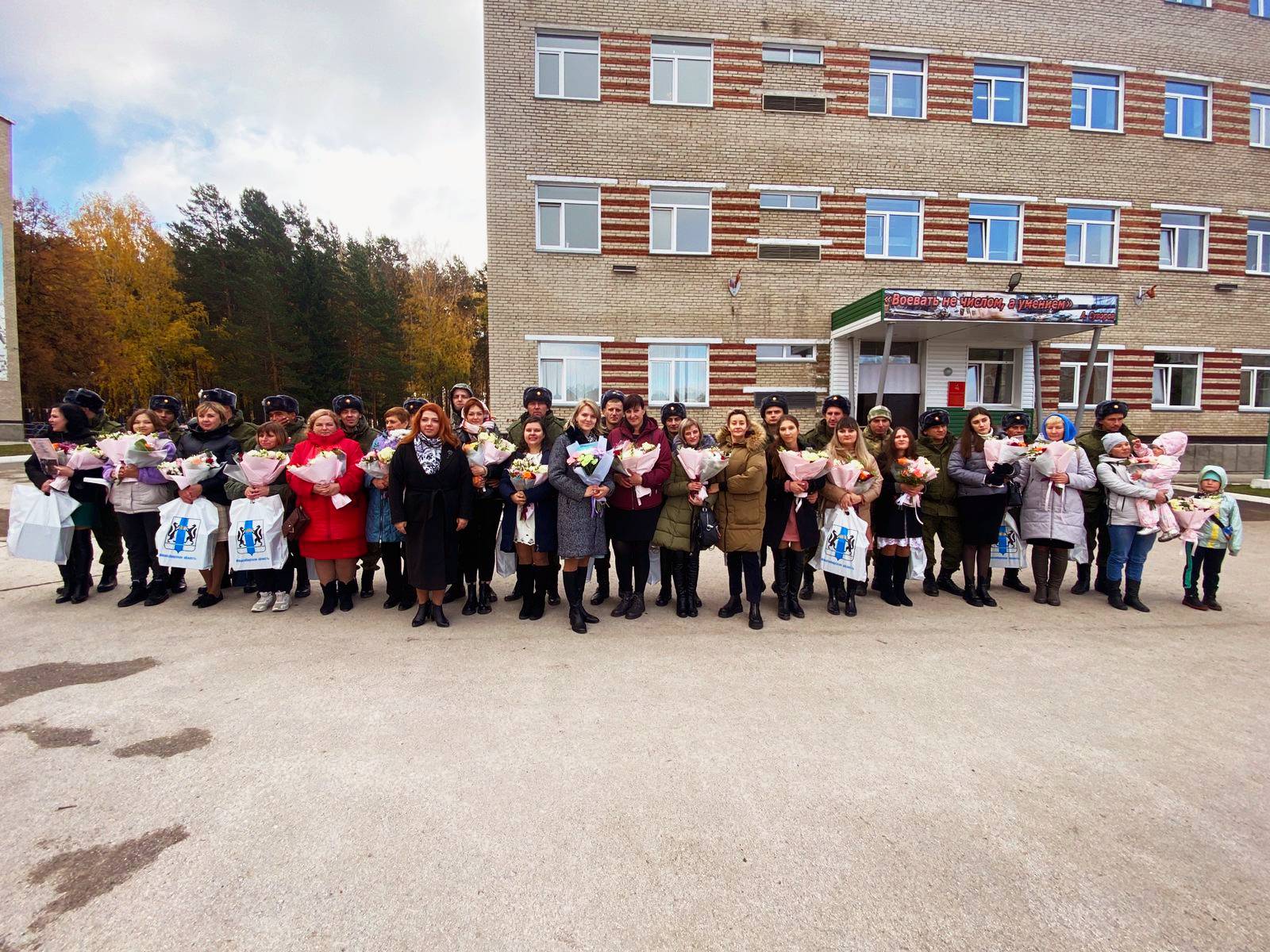 В пункте мобилизованных при НВВКУ бракосочетались 17 пар молодоженов