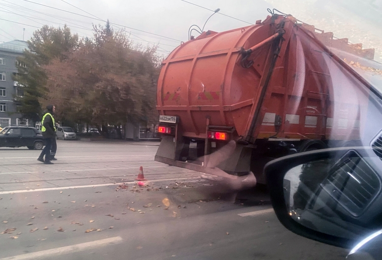 В Новосибирске умерла пенсионерка, попавшая под мусоровоз