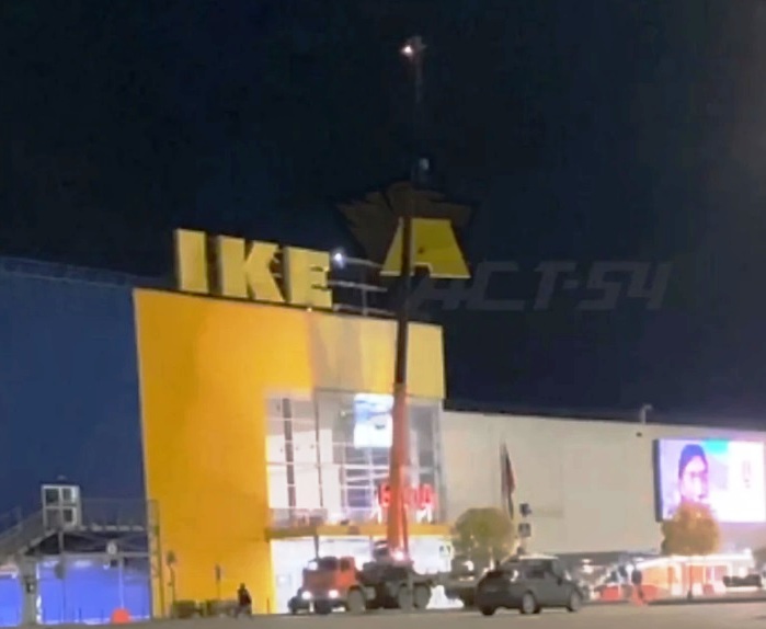Новосибирская &laquo;Мега&raquo; лишилась вывески IKEA