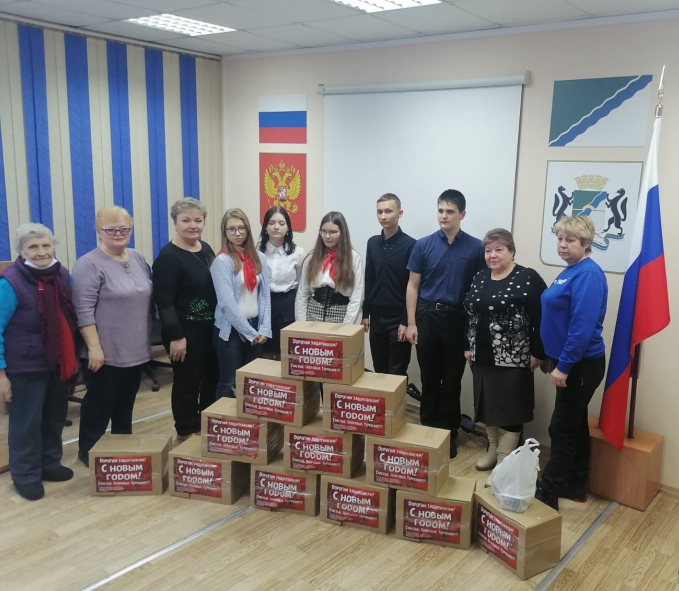 Воины СВО поблагодарили ветеранов и школьников Шлюза за новогодние