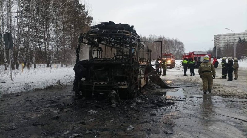 Пассажирский автобус №52 сгорел дотла в Нижней Ельцовке