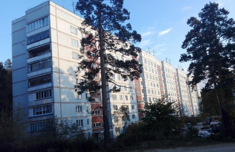 В Новосибирске 13-летняя школьница выжила, выпав с балкона 8 этажа