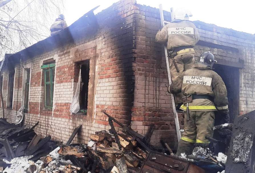 В Новосибирске СКР завёл дело о пожаре с двумя погибшими детьми