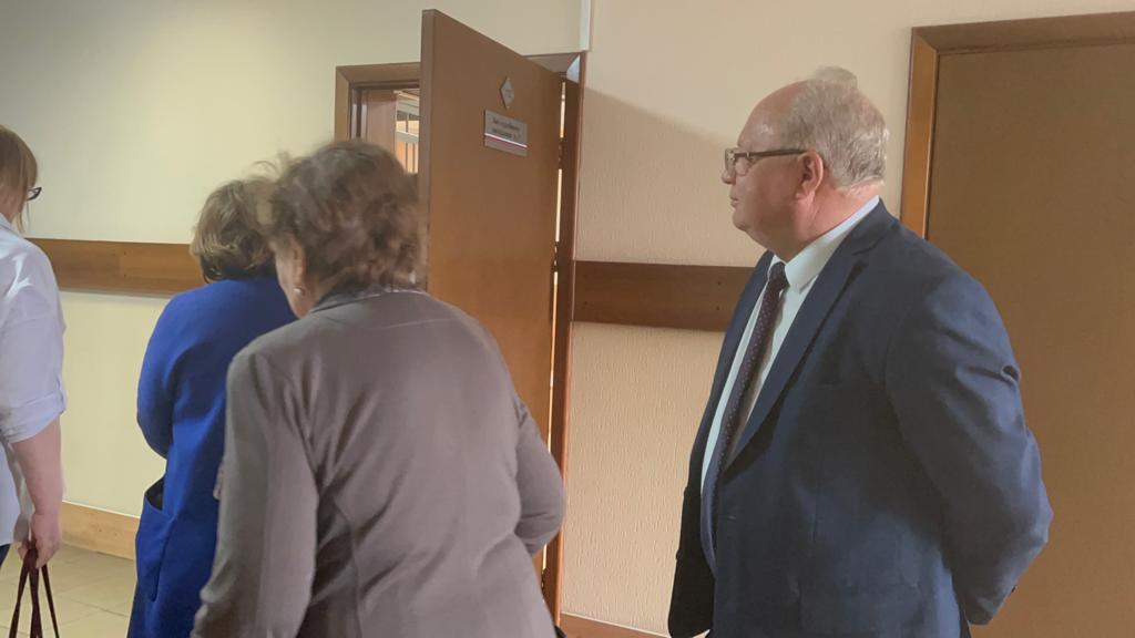 Главу Центрального округа Новосибирска начали судить за снос стелы ВОВ