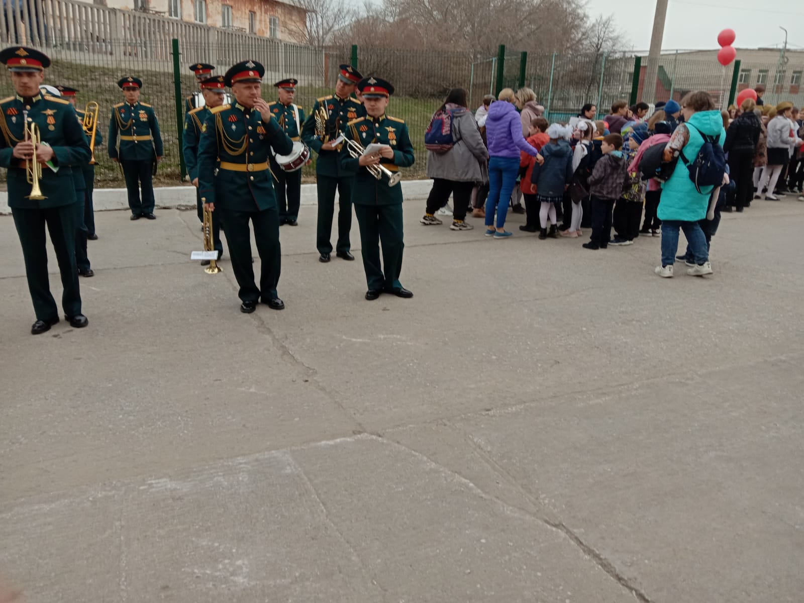 В Советском районе &laquo;Бессмертный полк&raquo; прошёл по территории школы №121
