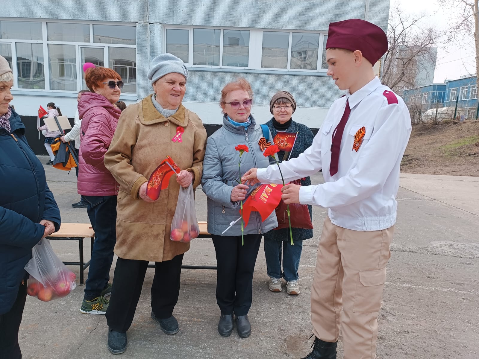 В Советском районе &laquo;Бессмертный полк&raquo; прошёл по территории школы №121