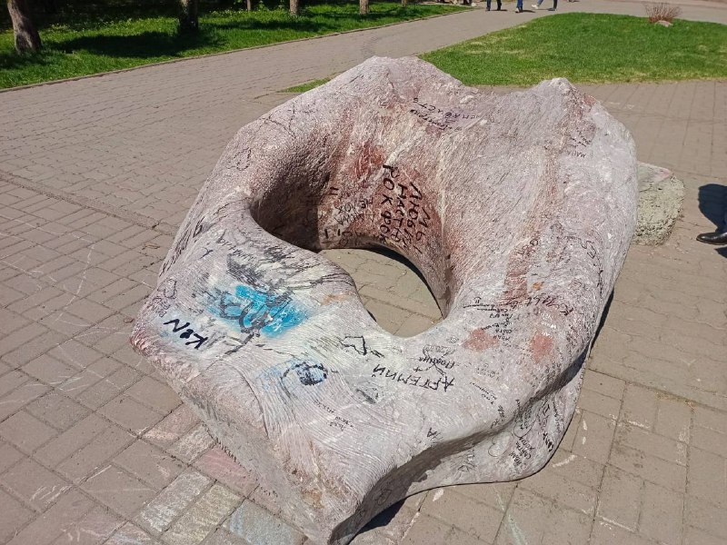 Камень &laquo;Сердце&raquo; вернут в Первомайский сквер Новосибирска