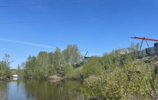 Новосибирского пенсионера ударило током на рыбалке и он умер