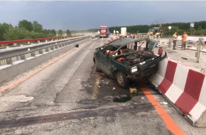 Под Новосибирском мужчина на «Оке» врезался в автобус и погиб