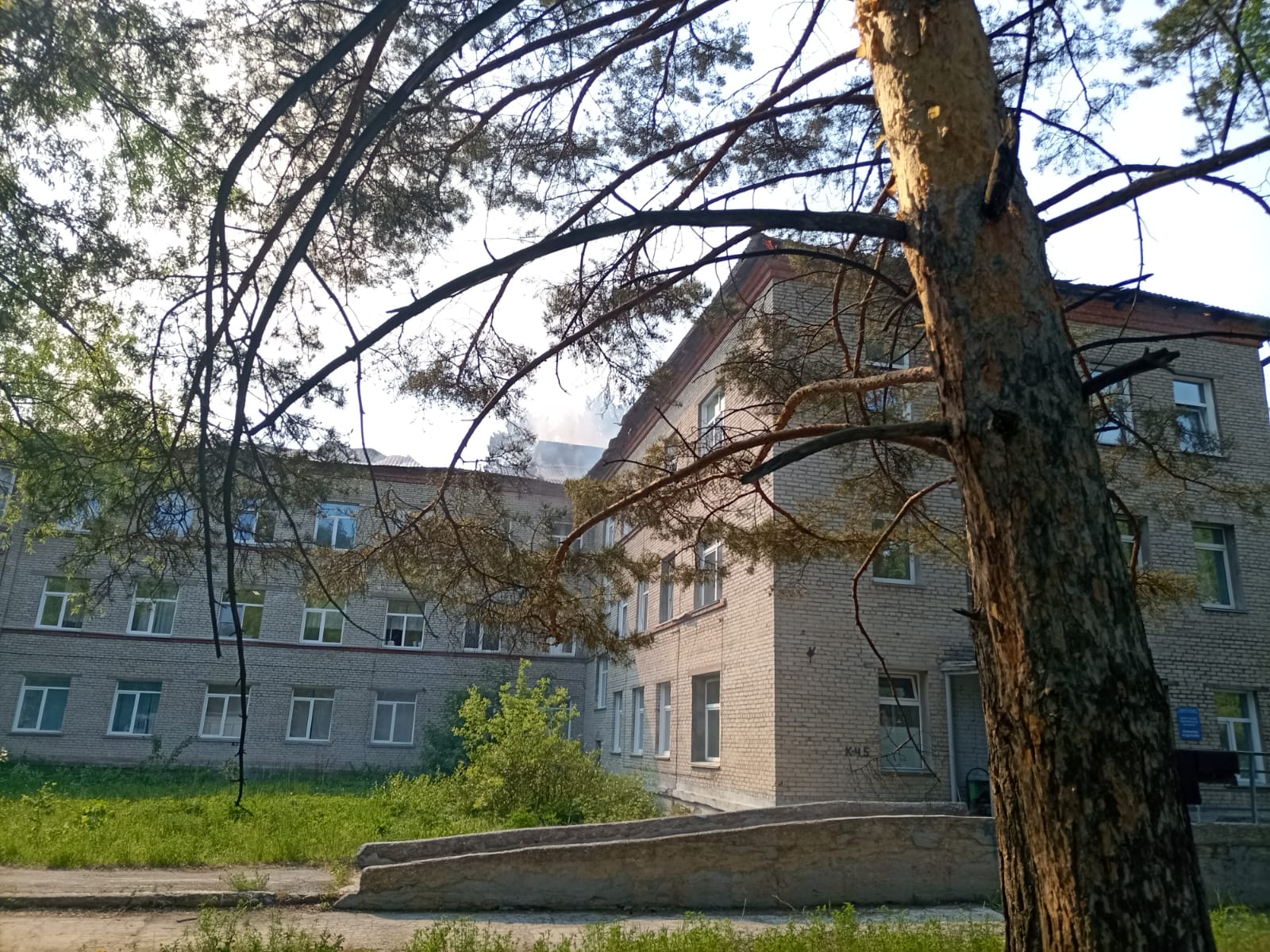 Пожарные потушили открытое горение Центральной клинической больницы