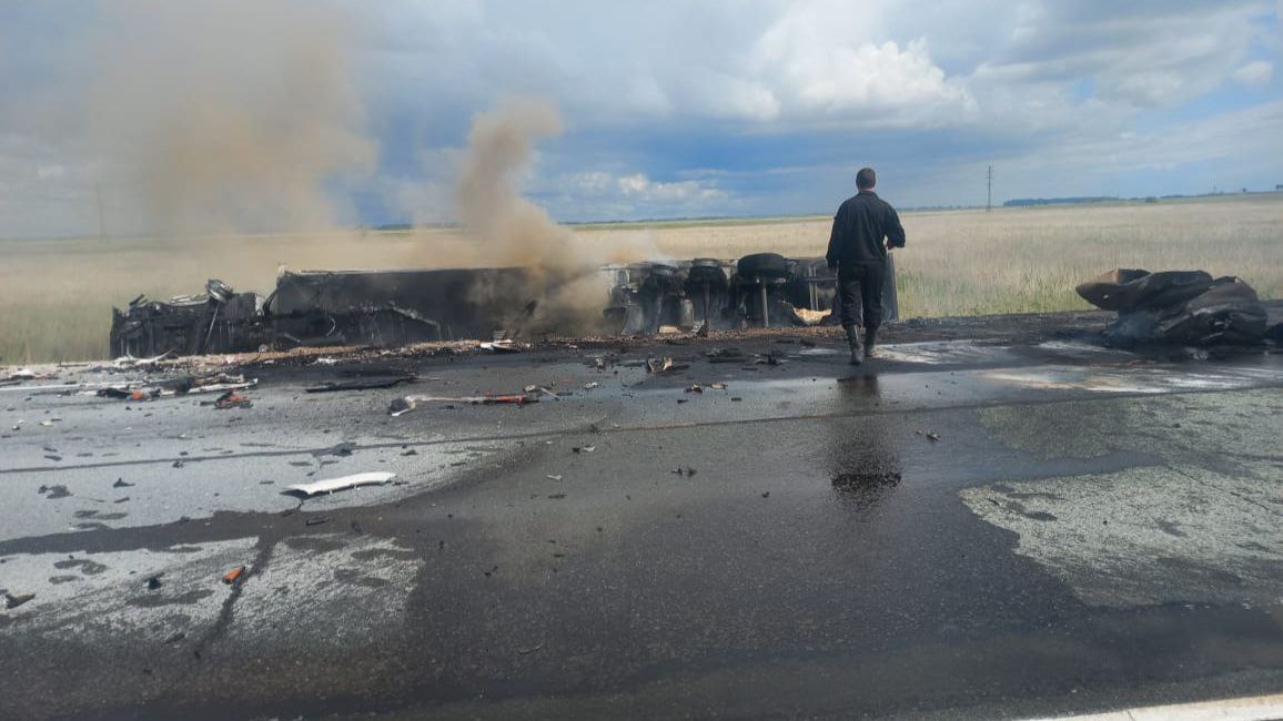 Под Новосибирском водитель Iveco погиб при столкновении трёх