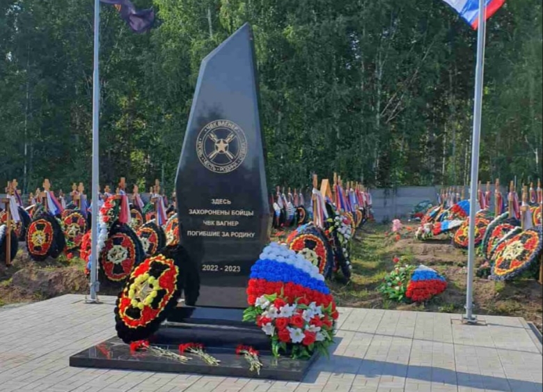 На новосибирском кладбище открыли мемориал павшим на СВО бойцам ЧВК
