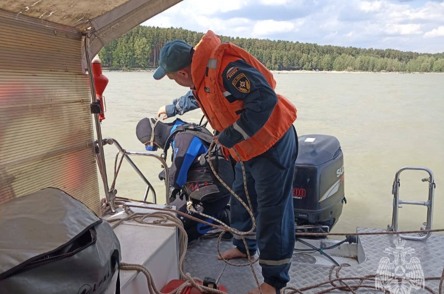 Водолазы нашли тело выпавшего из гидроцикла в Обском море новосибирца