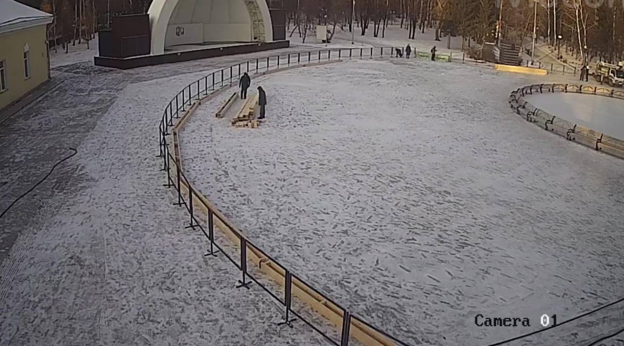 В Новосибирске зальют 13 катков и 42 хоккейные коробки