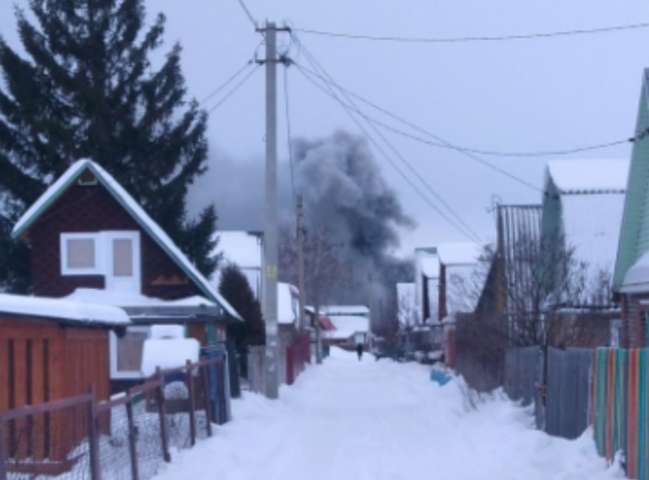 Пожар уничтожил дачный дом на ОбьГЭСе