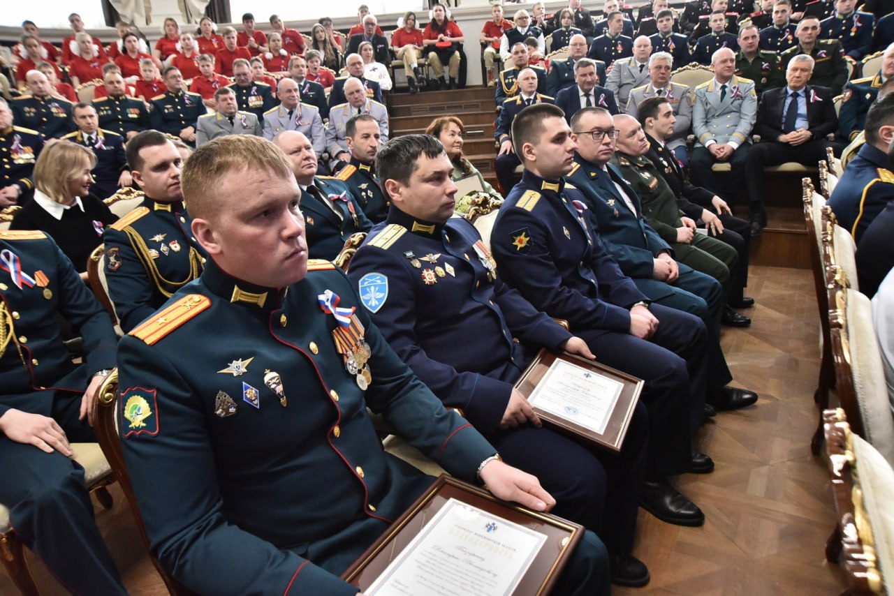 Андрей Травников поздравил новосибирцев с Днём Защитника Отечества