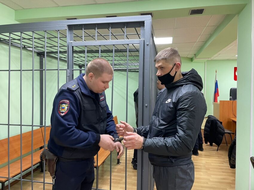 Группу новосибирцев осудили за вымогательство и разгром аэротрубы