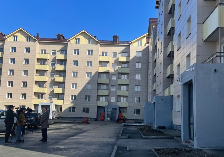 Дольщики старейшего долгостроя ОбьГЭСа получили ключи от квартир
