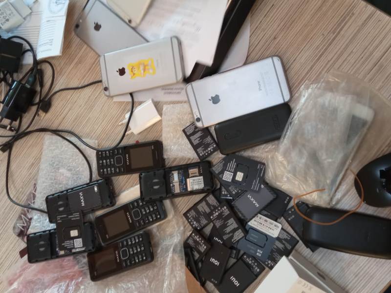 В Новосибирске полицейские накрыли кол-центр телефонных мошенников