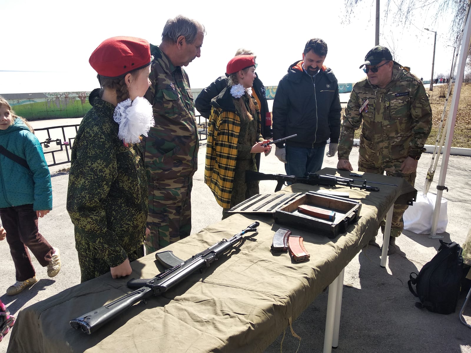 Активисты собрали 140 мешков мусора с набережной ОбьГЭСа