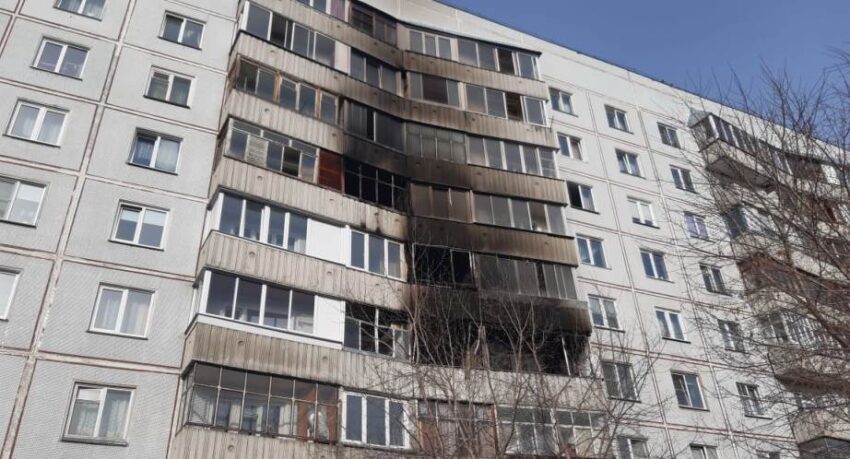 Двух новосибирцев спасли в ночном пожаре в Нижней Ельцовке