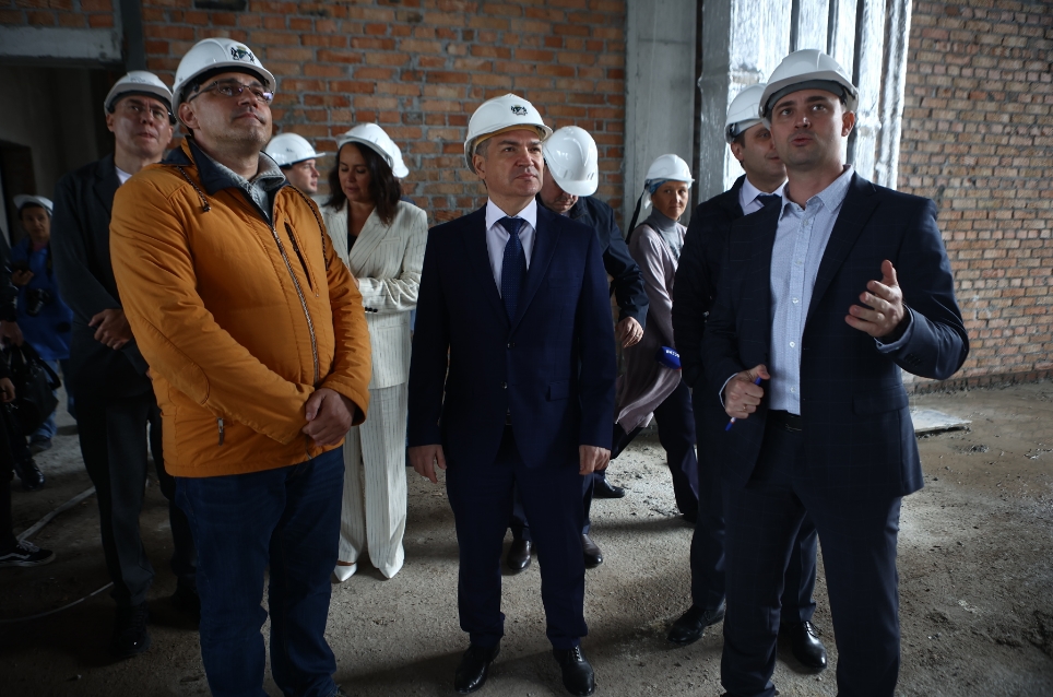 В Заельцовском районе Новосибирска строят нетиповую школу на 825 мест