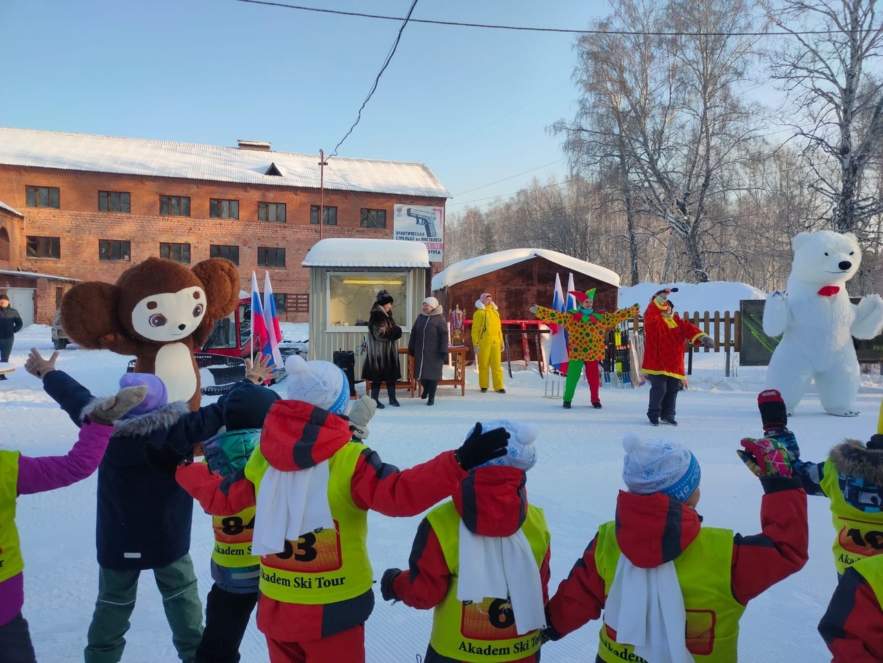 Детсадовцы встали на лыжню в новосибирском Академгородке