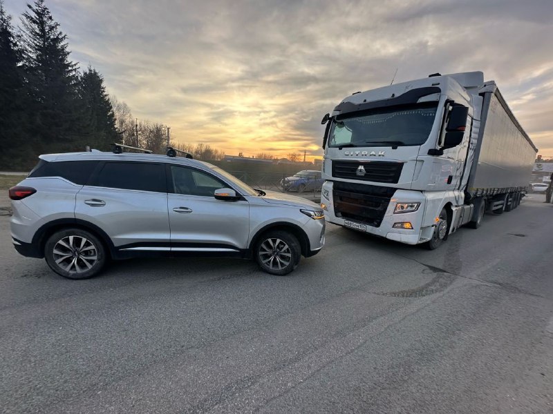 В Нижней Ельцовке школьница пострадала в аварии Chery с грузовиком