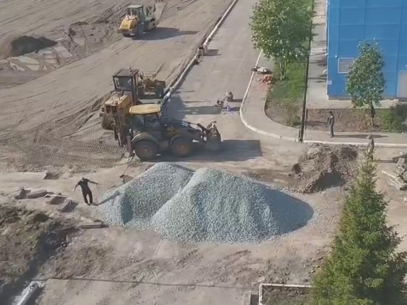 На улице Часовой в Новосибирске начали строительство футбольного поля