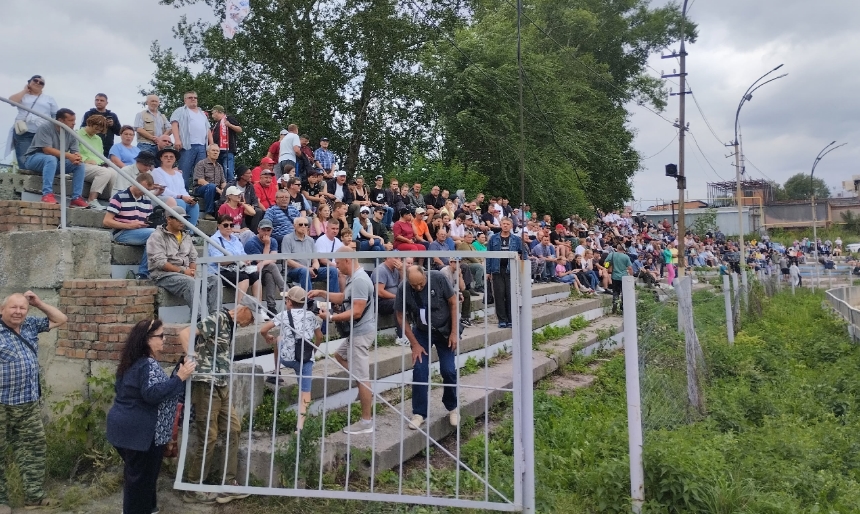 Мотогонки по гаревой дорожке в Новосибирске выиграла команда из Москвы