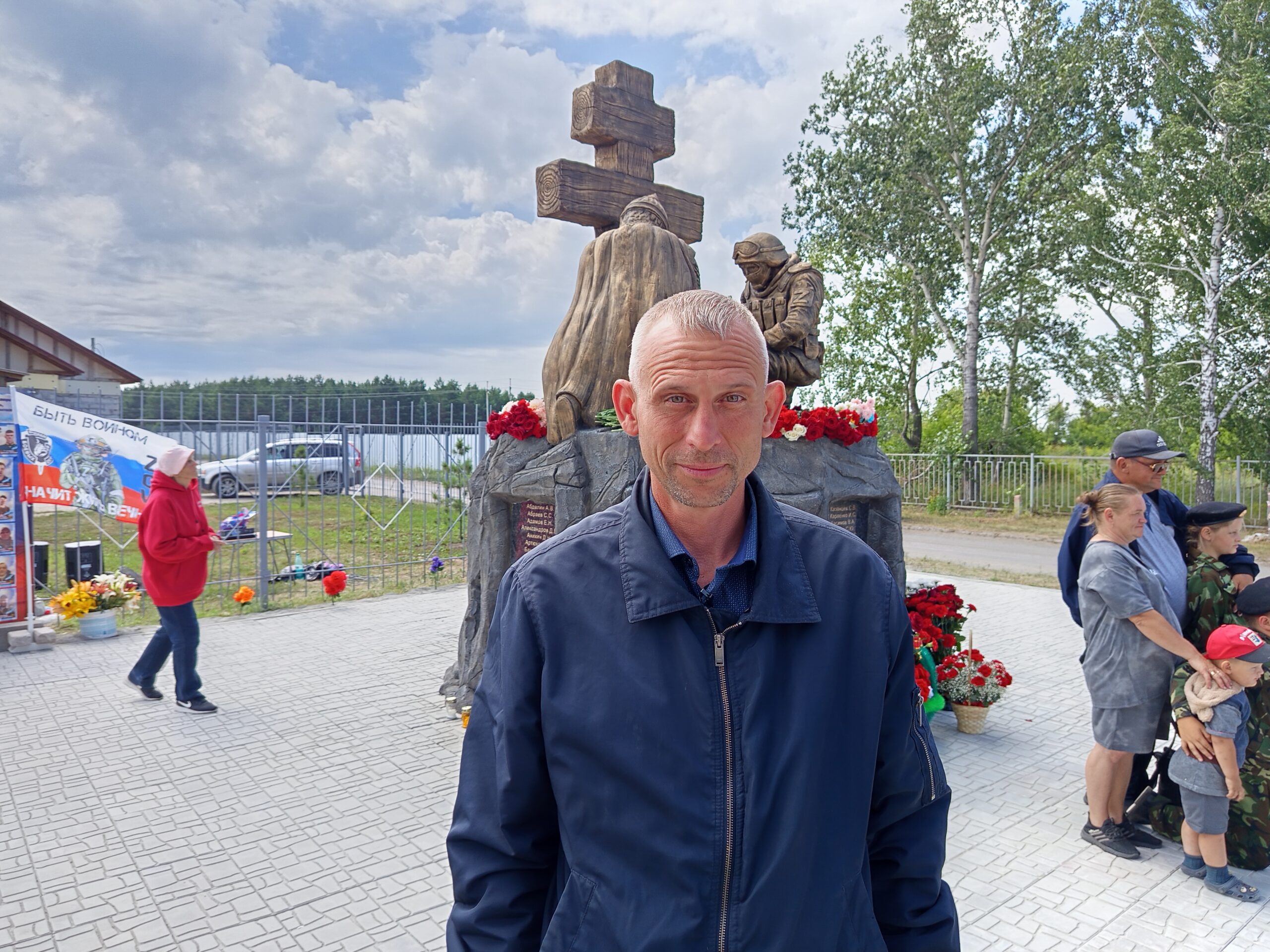 Под Новосибирском воздвигли народный мемориал павшим героям СВО