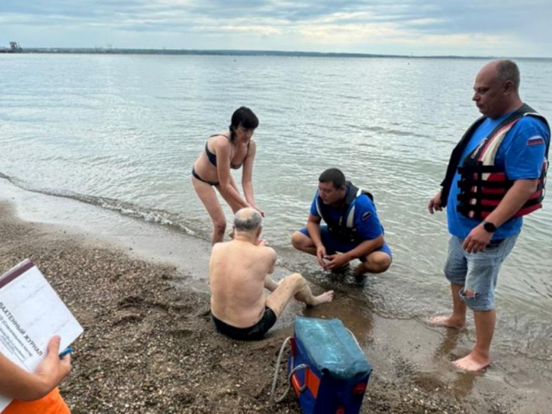 На Обском море в Новосибирске спасли 85-летнего купальщика