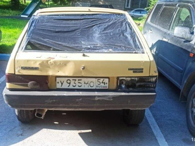 Брошенную желтую Ладу нашли в Новосибирске на Шлюзе