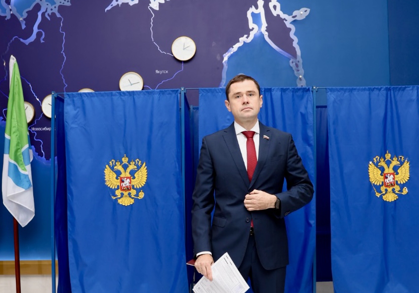 Депутат Госдумы Александр Аксёненко проголосовал на выборах в