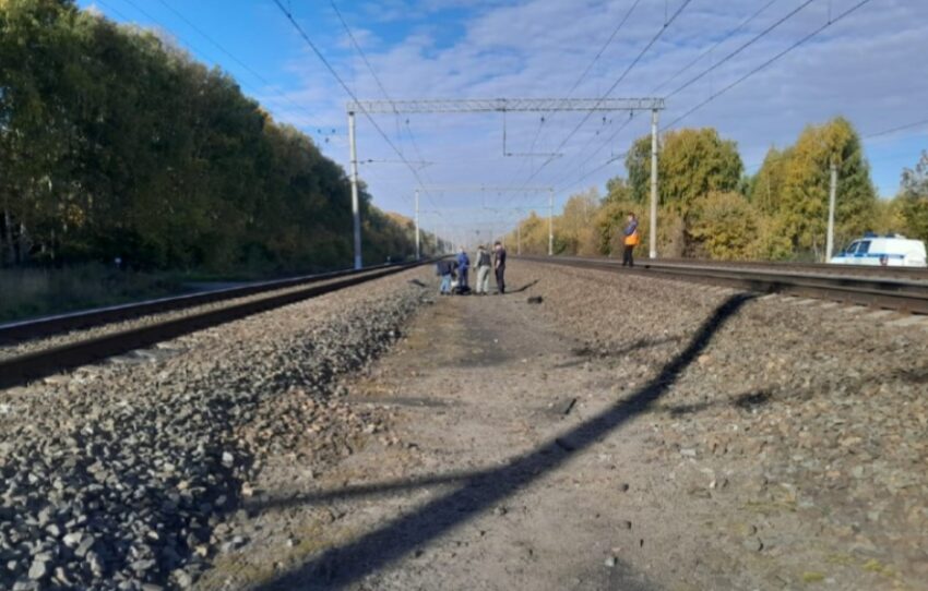 Новосибирец в наушниках погиб под колёсами поезда у станции &laquo;Сады&raquo;